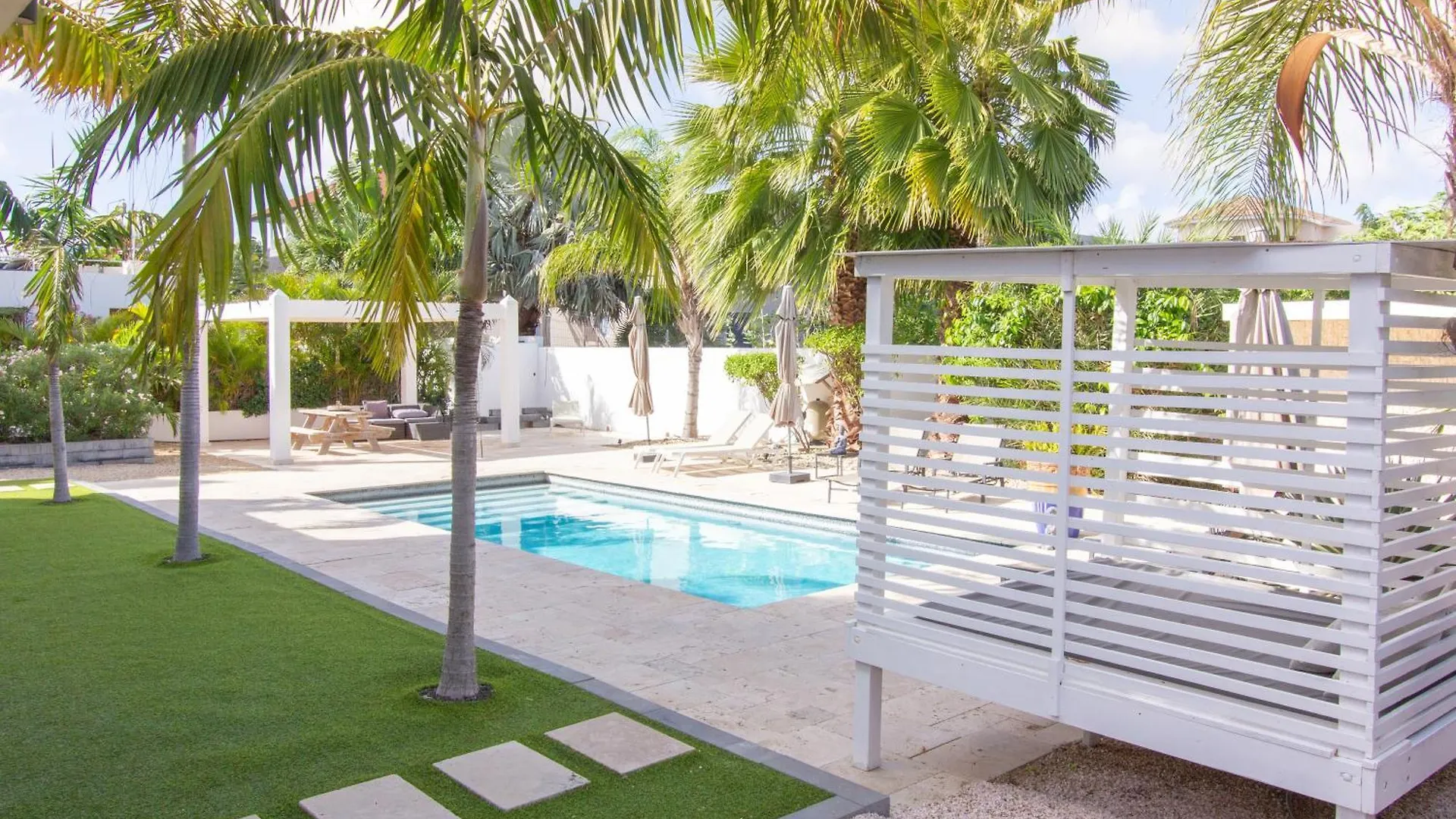 Goudhaen Luxury Private Apartments Jan Thiel Beach